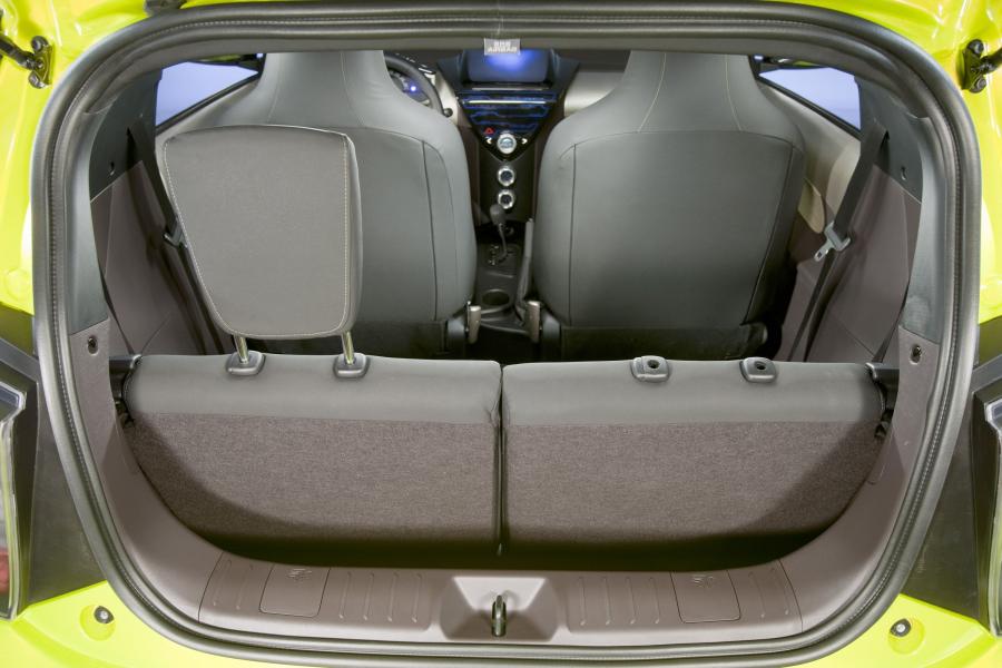 Багажник Scion iQ Concept 2009 года  (фото 16 из 91)